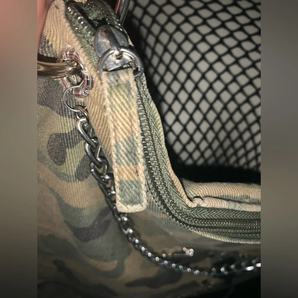 True Vintage 90s Mall Goth Camo Skull Bag - Picture 8 of 9